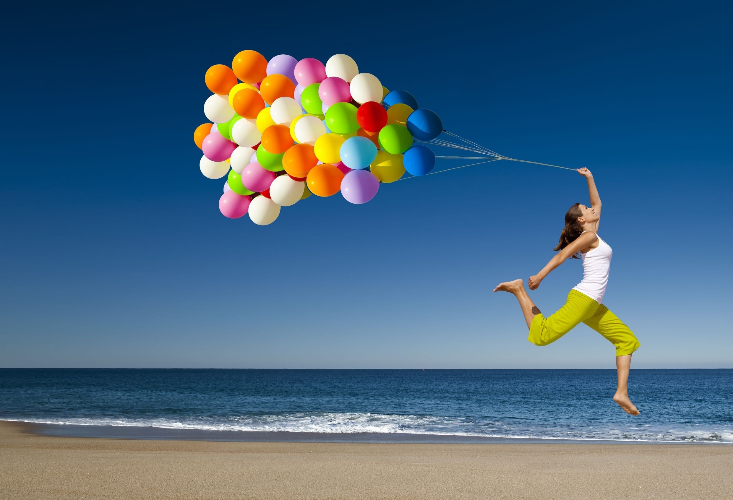 girl-ballon-sea